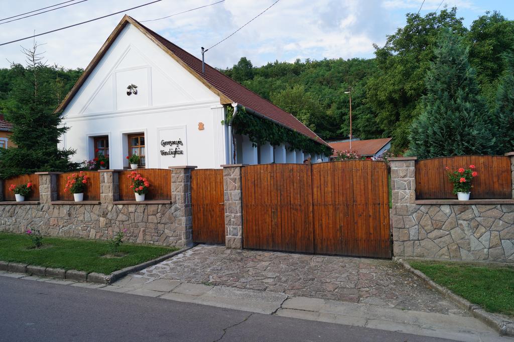 Cseresznyes Vendeghaz Szomolya 外观 照片